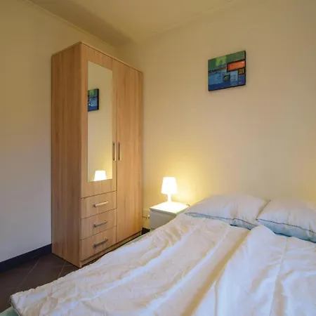 Vakantiehuis Three-bedroom Holiday In *