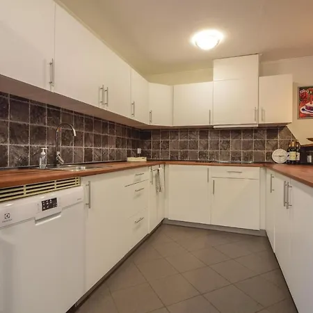 Vakantiehuis Three-bedroom Holiday In *